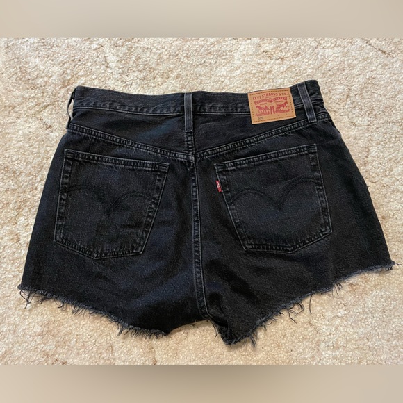 501 Levi’s Black High rise shorts Size 30 - Picture 2 of 3